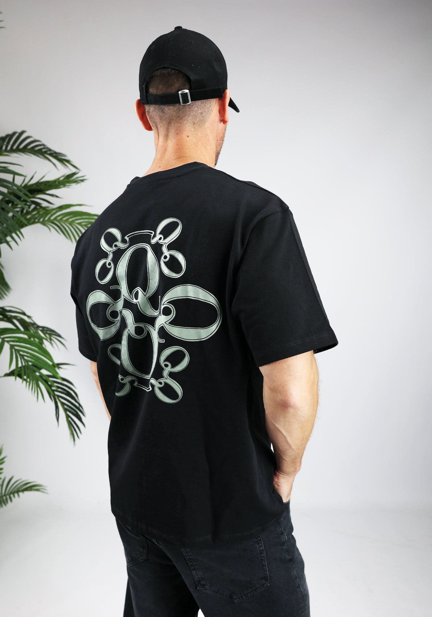 Cotton District QUOTRELL INSIGNIA T-SHIRT BLACK