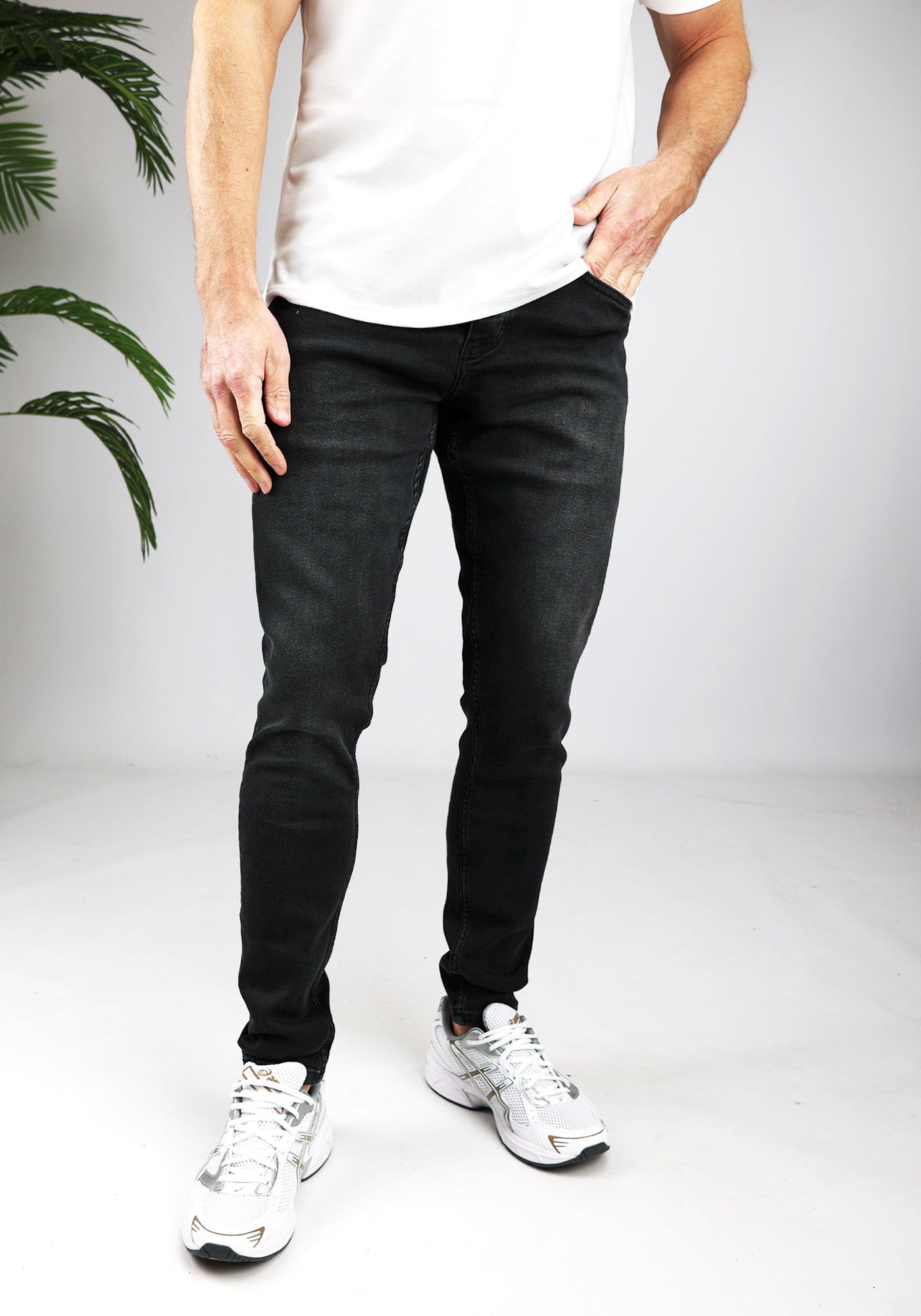 Cotton District TAPERED FIT JEANS BLACK