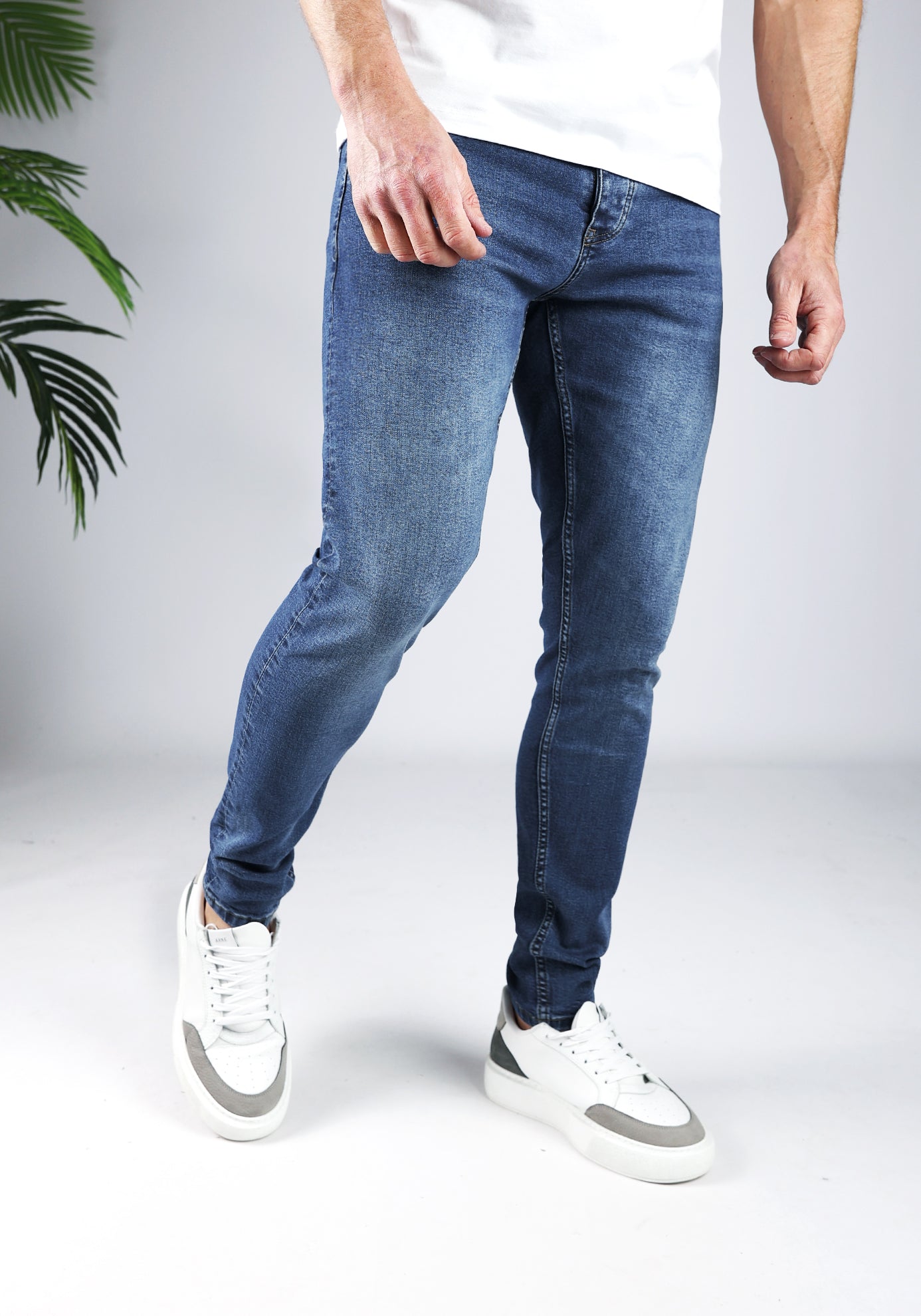 Cotton District TAPERED FIT JEANS CHEMICAL BLUE