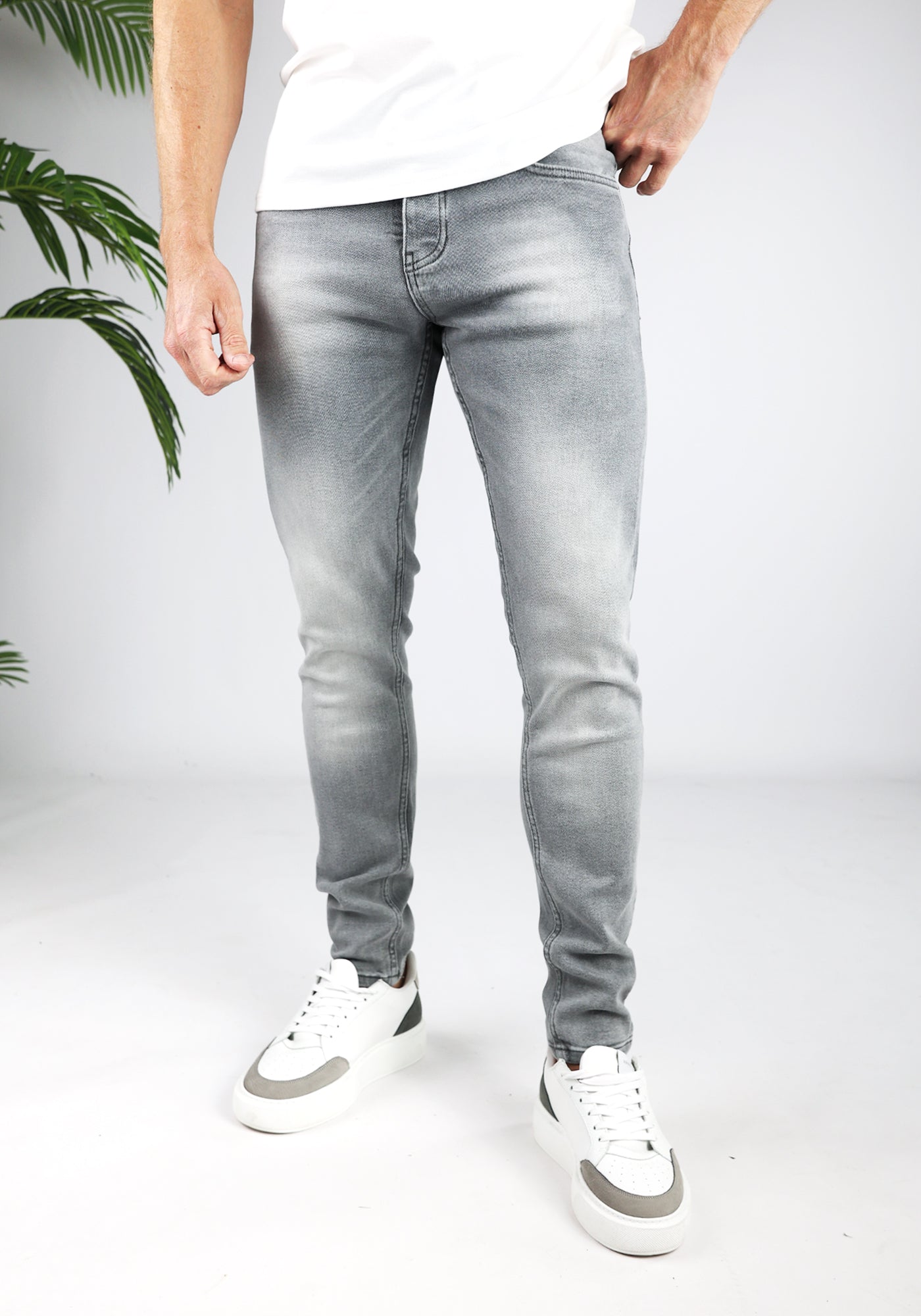 Cotton District TAPERED FIT JEANS GREY