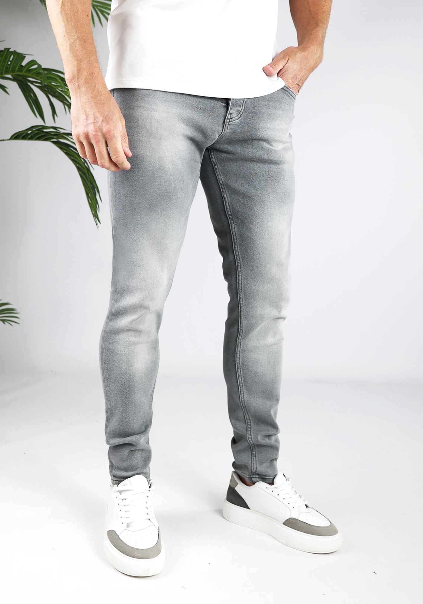Cotton District TAPERED FIT JEANS GREY