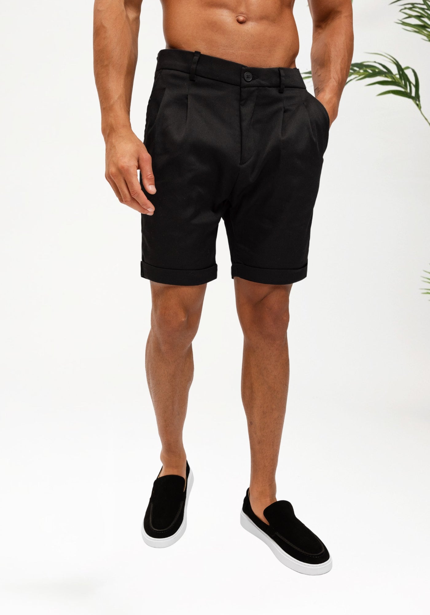 Cotton District CASUAL CLUB PLEATED CHINO SHORTS Shorts BLACK
