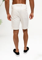 Cotton District CASUAL CLUB PLEATED CHINO SHORTS Shorts OFF WHITE