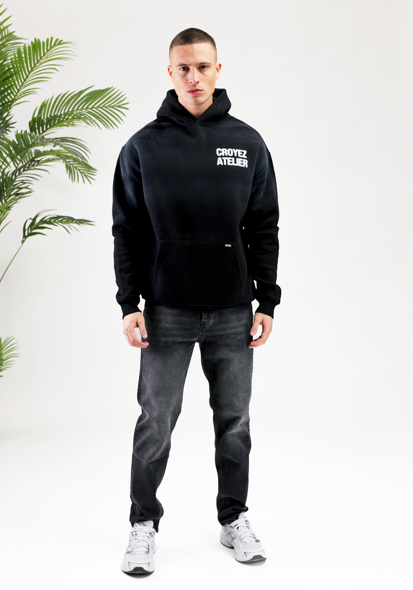 Cotton District CROYEZ SPRAYED ATELIER HOODIE  BLACK