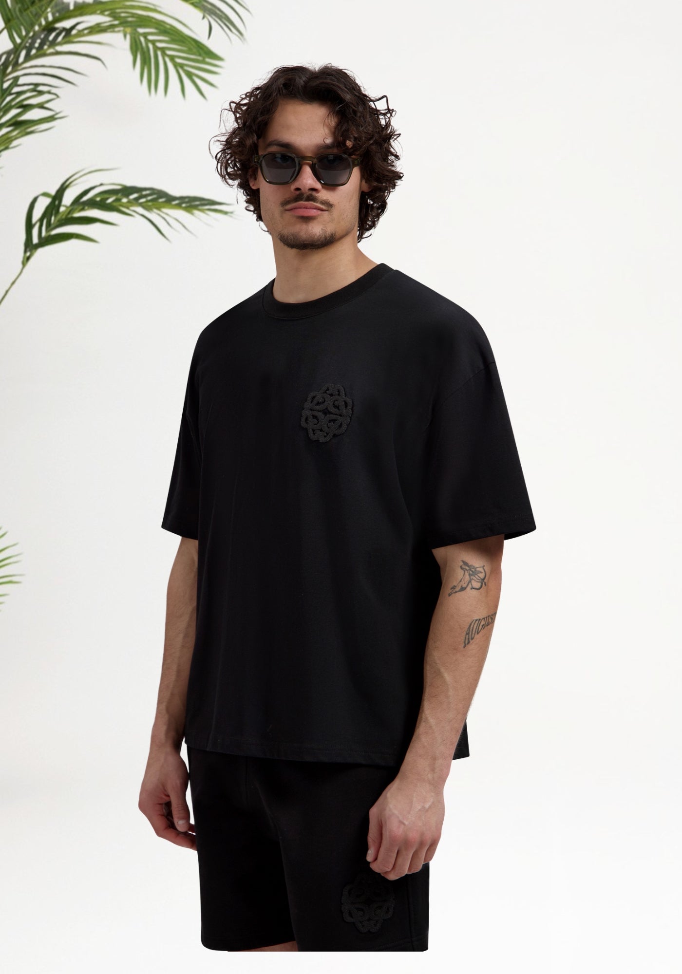 Cotton District Emblem Badge T-shirt T-Shirts BLACK