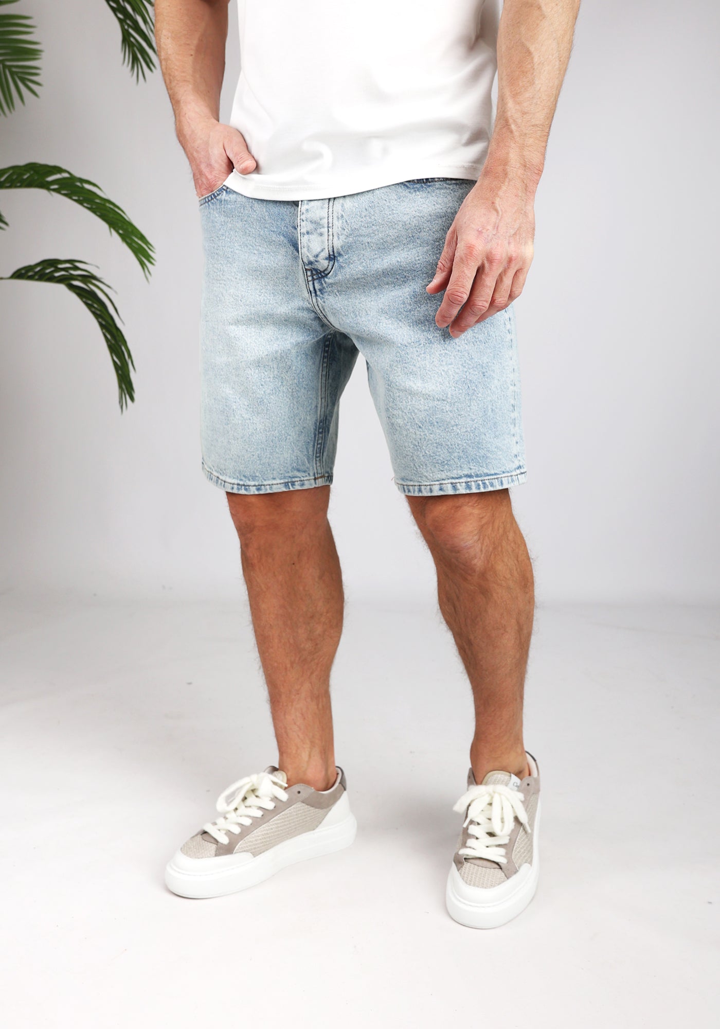 Cotton District LOOSE DENIM SHORTS Shorts LIGHT BLUE