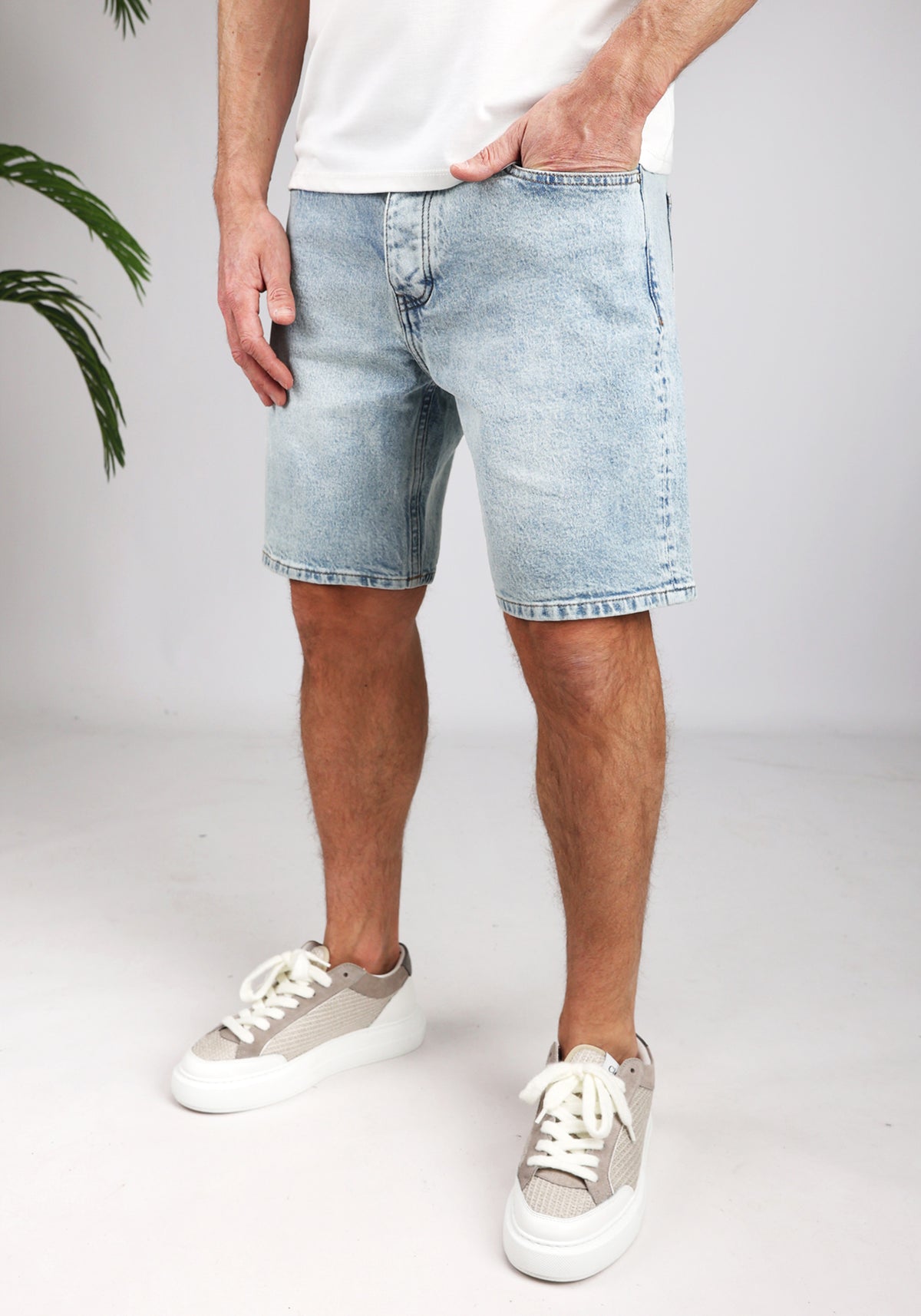 Cotton District LOOSE DENIM SHORTS Shorts LIGHT BLUE