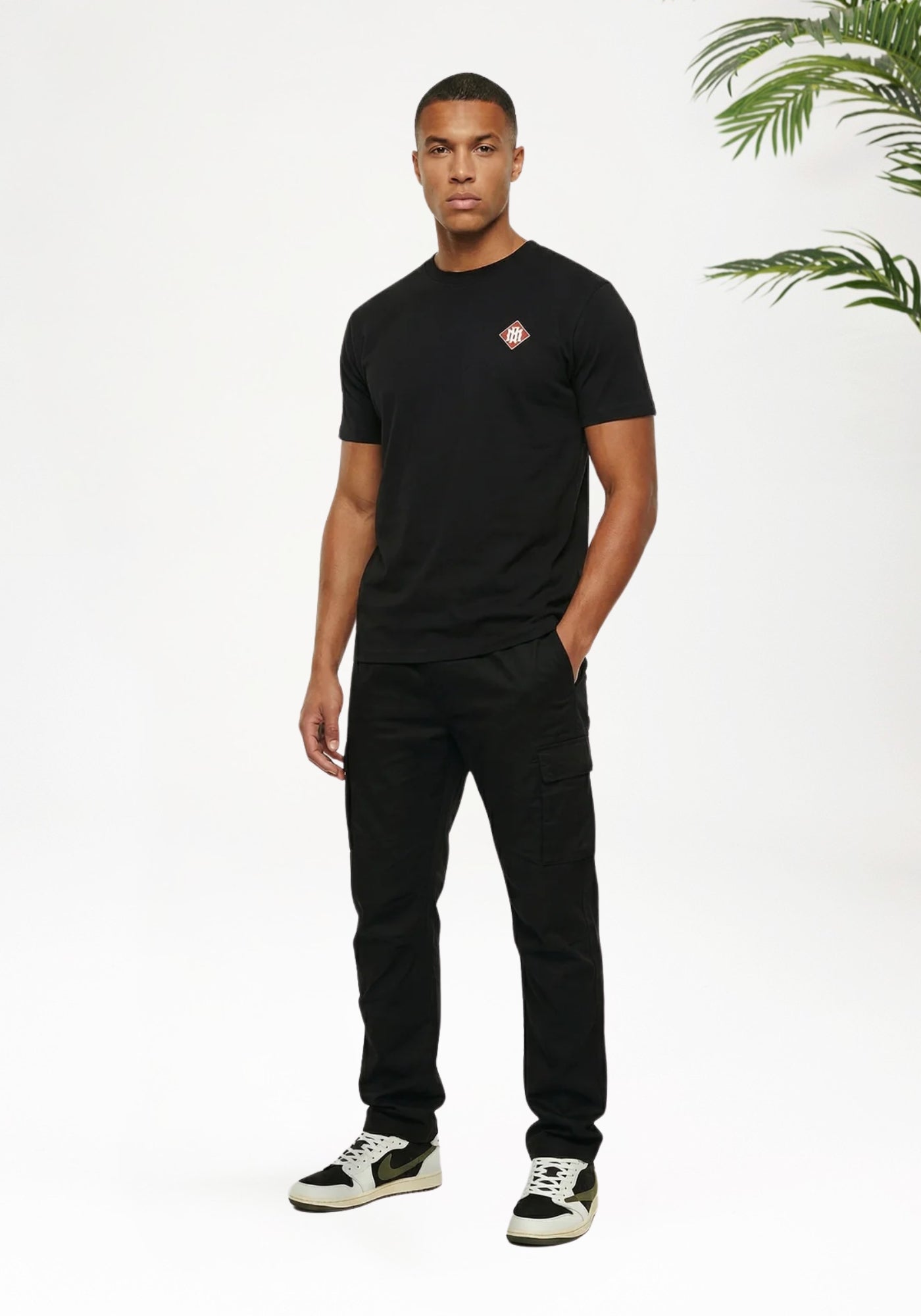 Cotton District MALELIONS GOTHIC TILE T-SHIRT T-Shirts BLACK