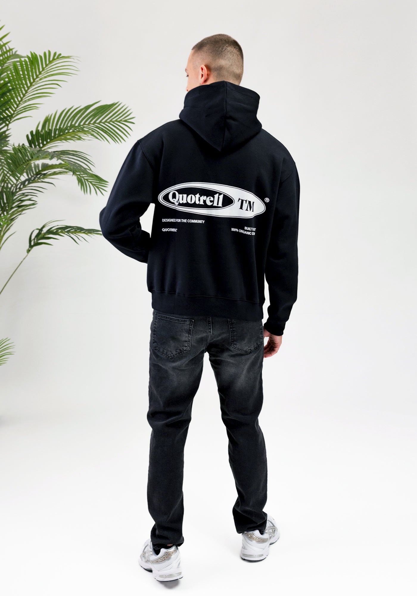 Cotton District QUOTRELL EMBLEM HOODIE  BLACK
