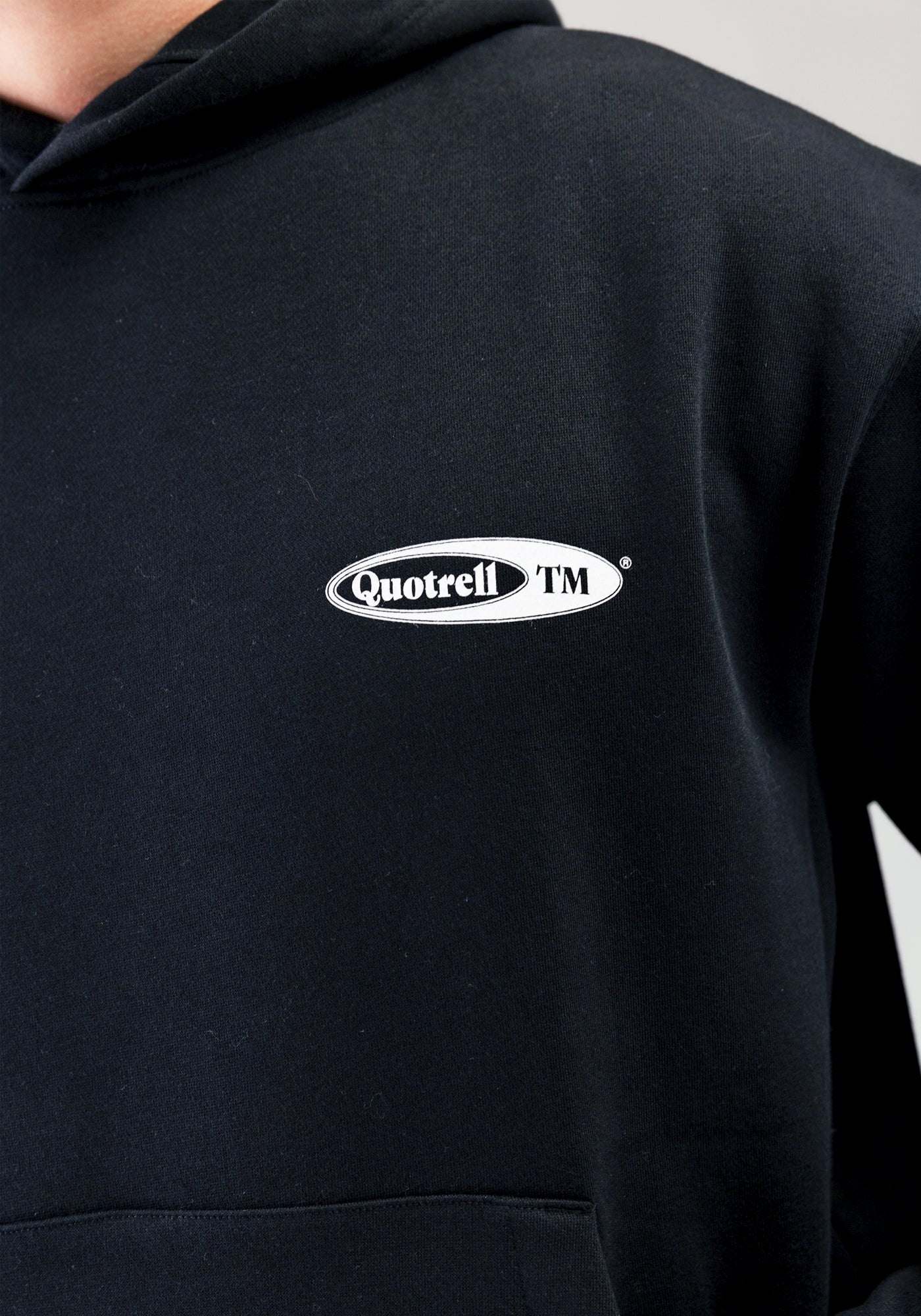 Cotton District QUOTRELL EMBLEM HOODIE  BLACK