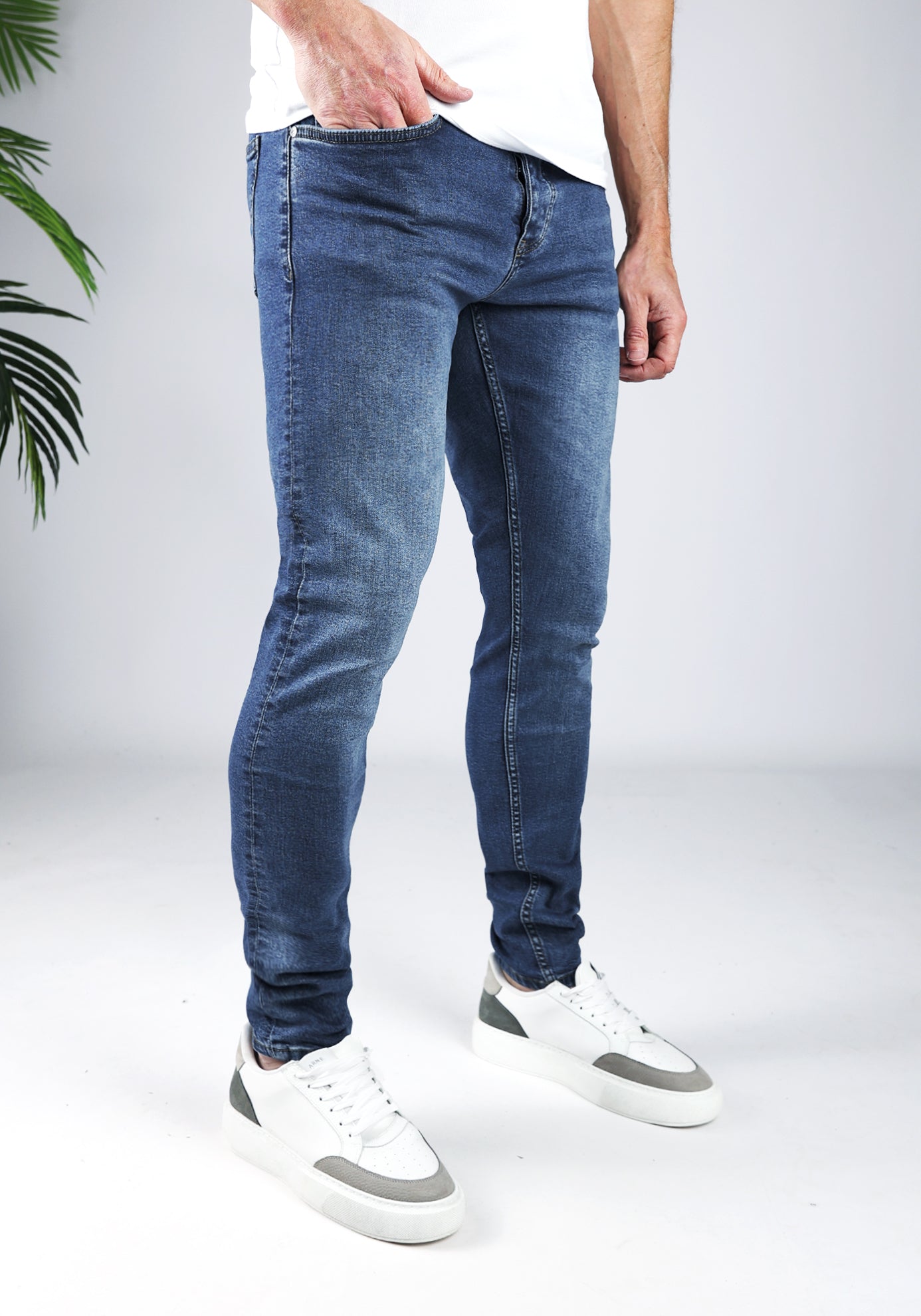 Cotton District TAPERED FIT JEANS  CHEMICAL BLUE