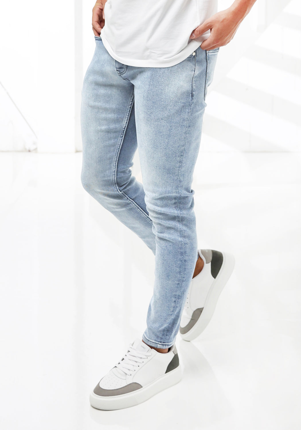 Cotton District TAPERED FIT JEANS  LIGHT BLUE