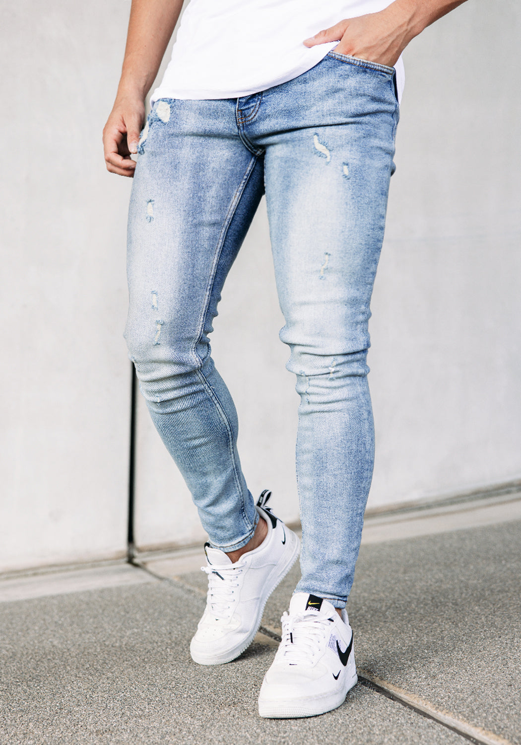 Cotton District TAPERED FIT JEANS  MID BLUE RIPPED
