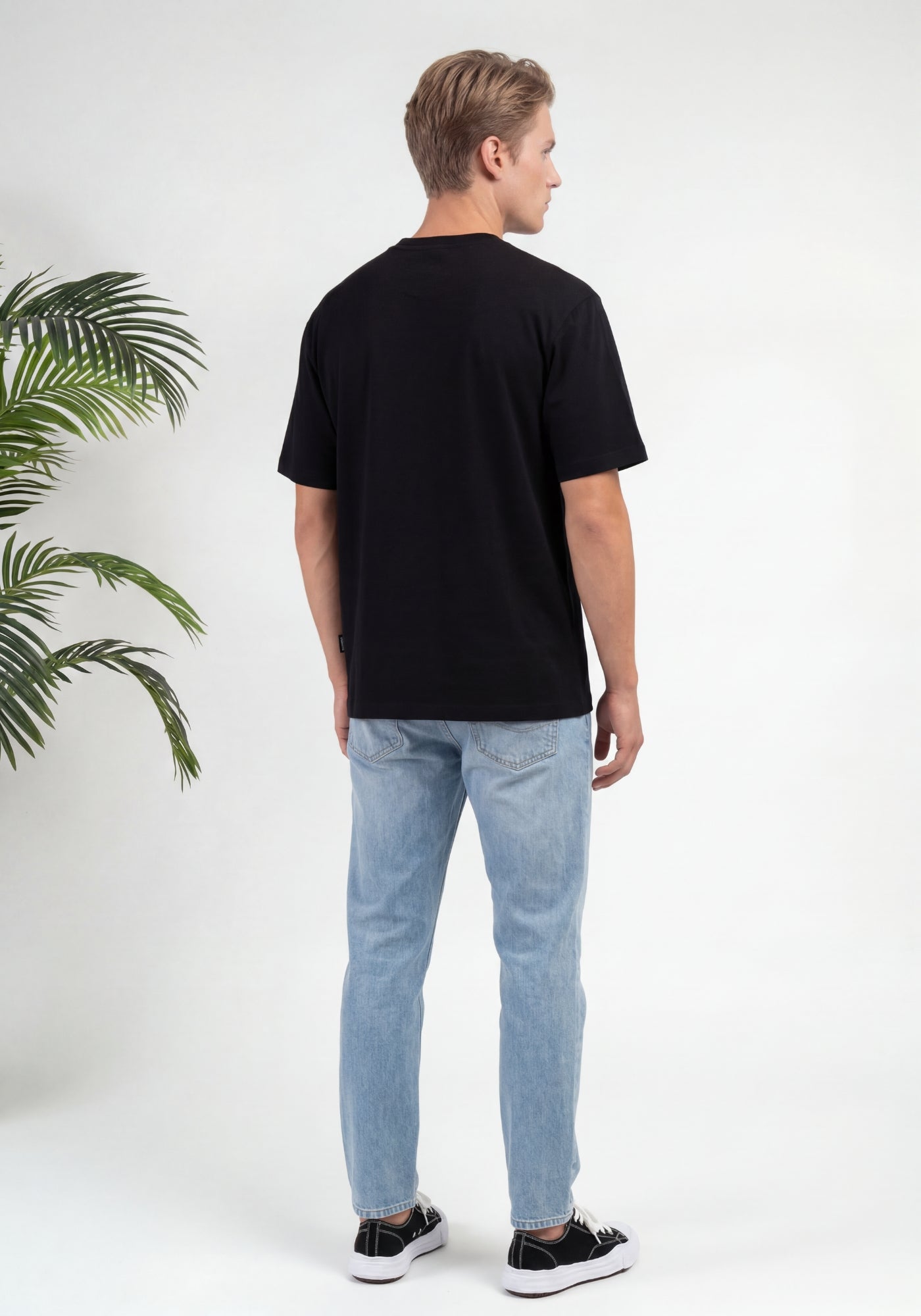 Cotton District WRONG FRIENDS GILROY T-SHIRT T-Shirts BLACK